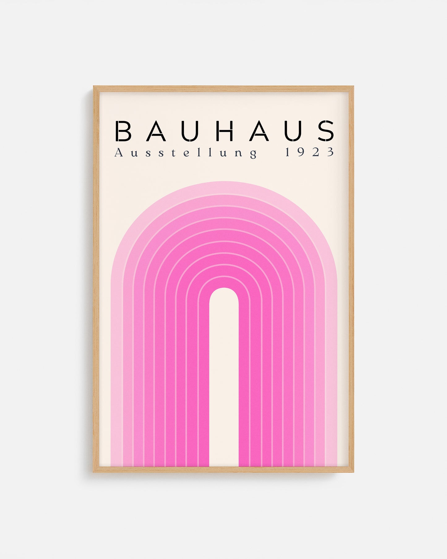 Cuadro Bauhaus con arco rosa en degradé sobre fondo claro