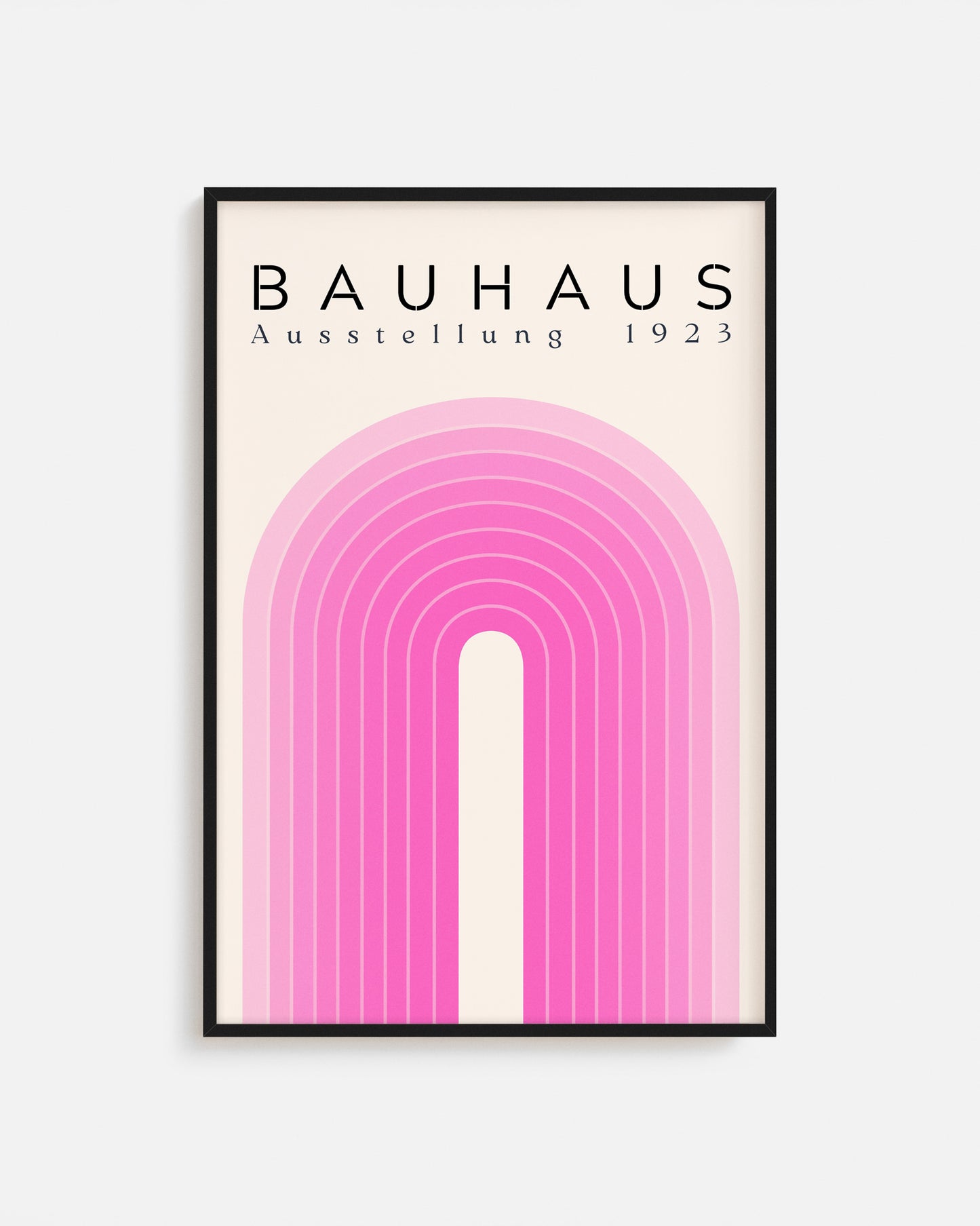 Cuadro Bauhaus con arco rosa en degradé sobre fondo claro