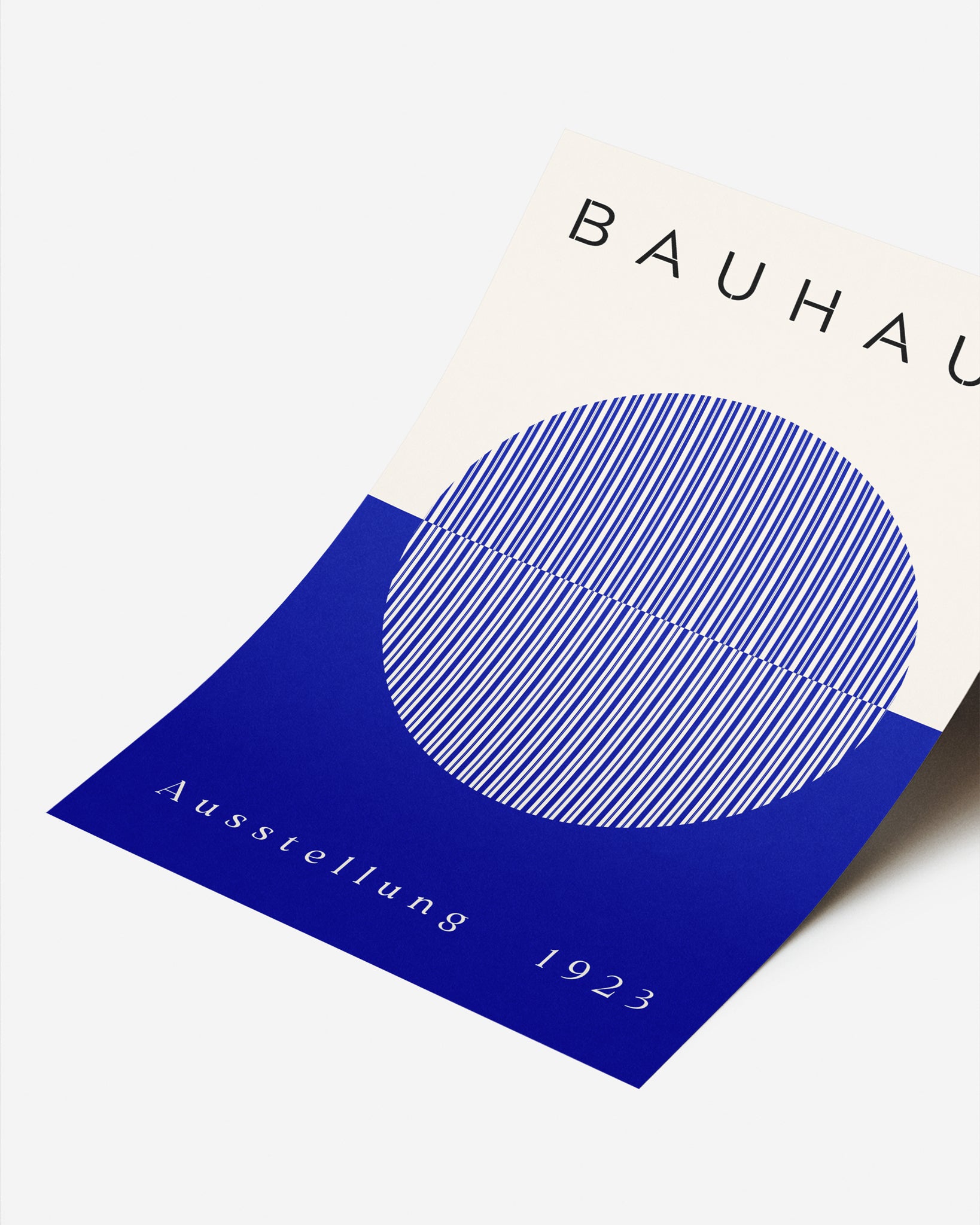 Cuadro Bauhaus con círculos concéntricos en tonos azules