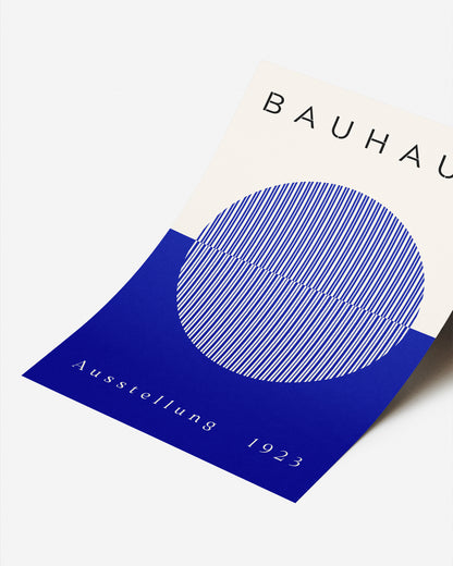 Cuadro Bauhaus con círculos concéntricos en tonos azules