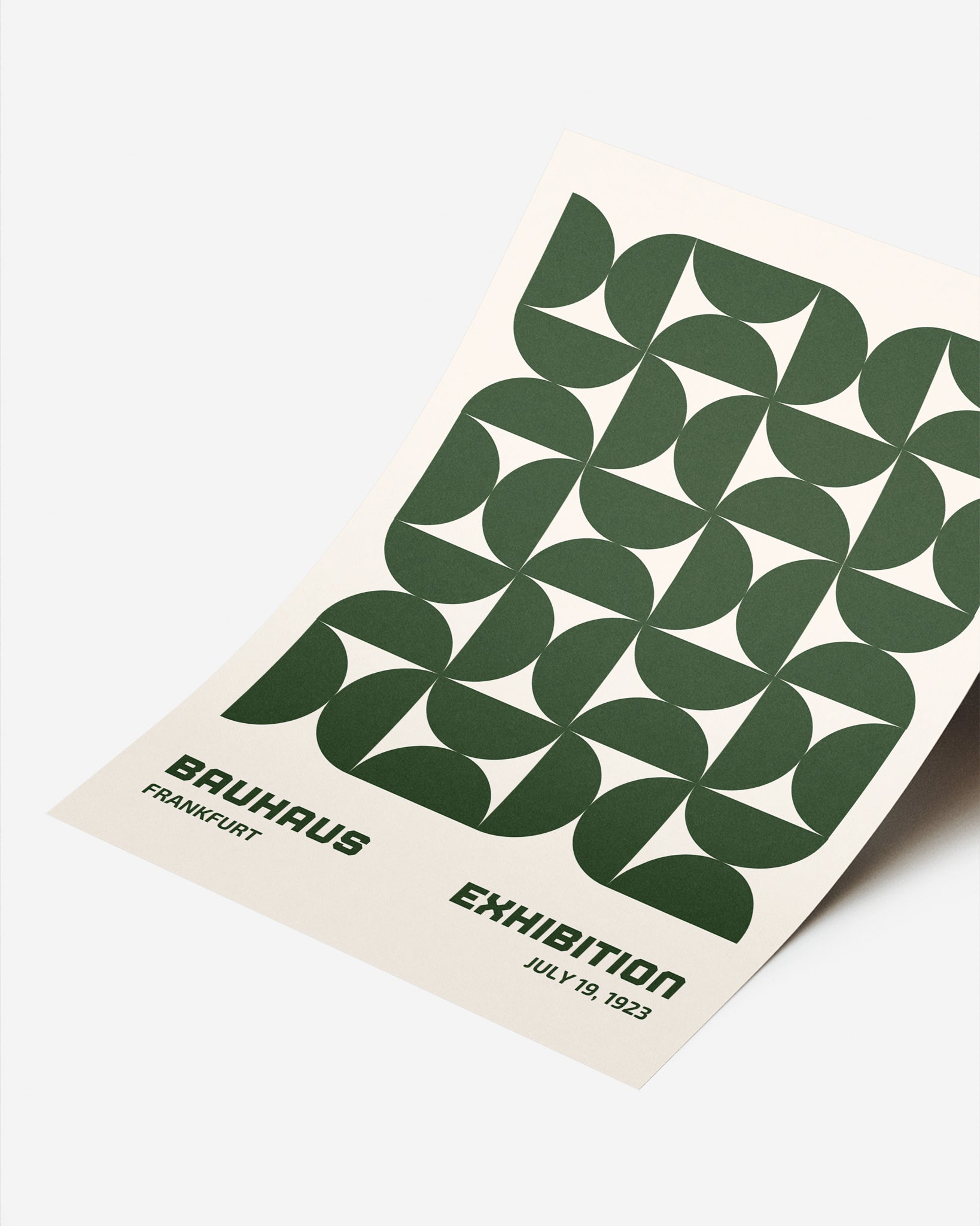 Cuadro Bauhaus con semicírculos concéntricos en blanco y negro
