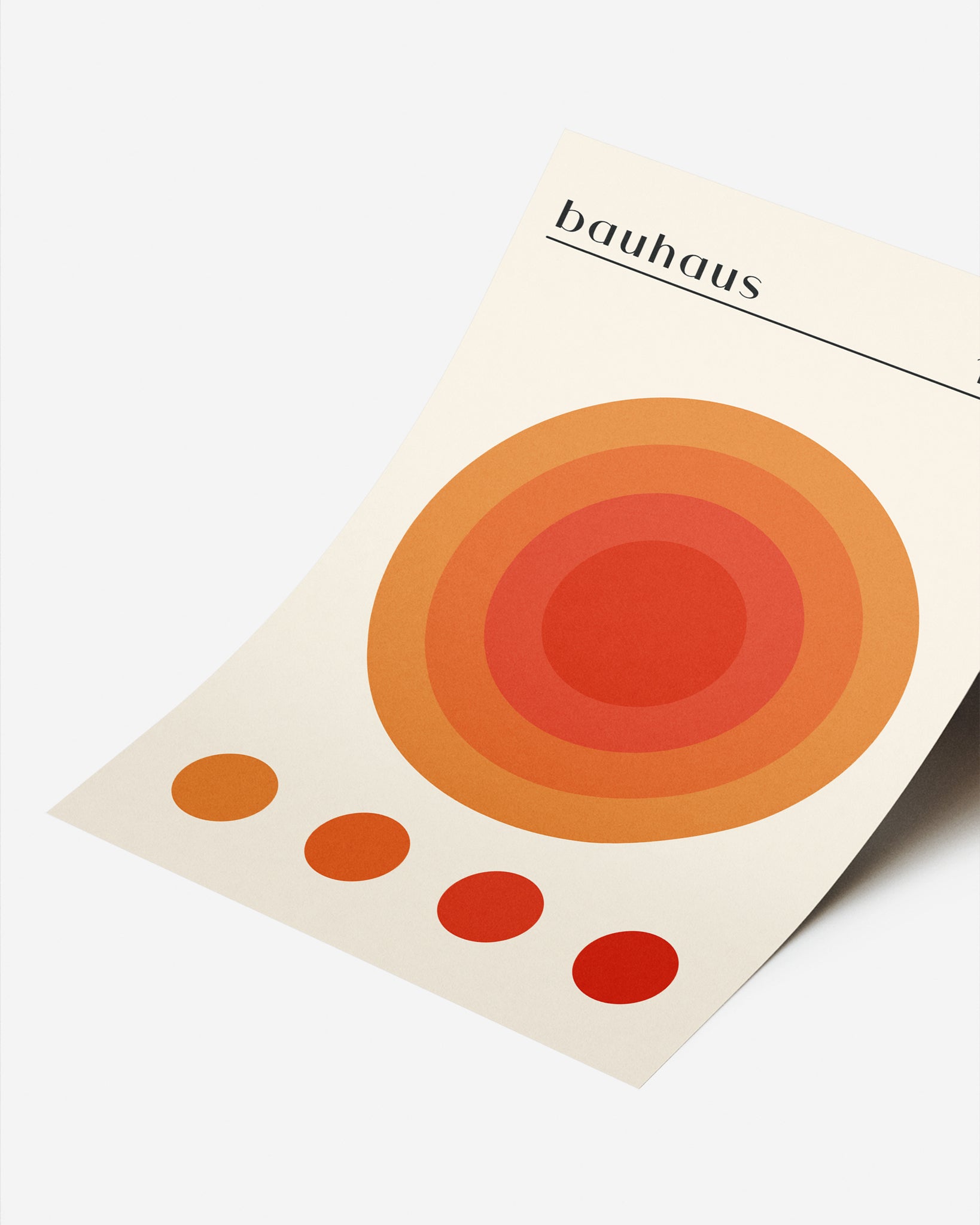 Cuadro Bauhaus con diseño geométrico  naranja y rojo sobre fondo beige