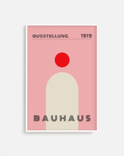 Cuadro minimalista Bauhaus con arco beige y círculo rojo