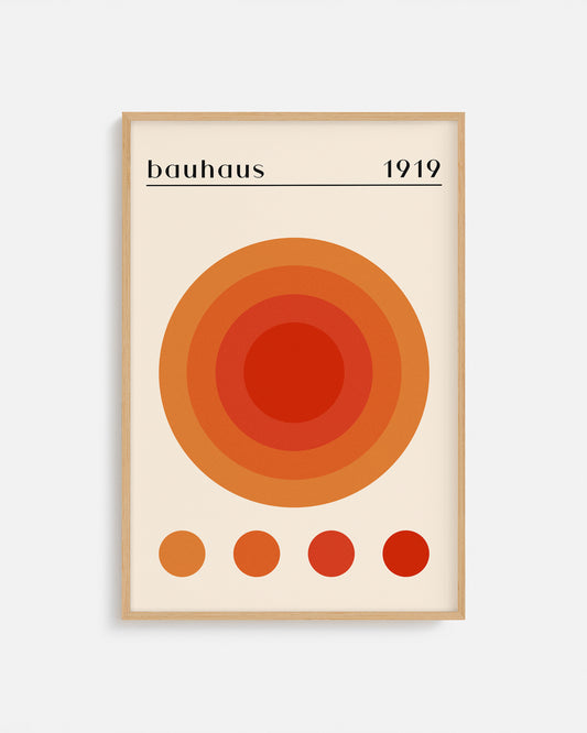 Cuadro Bauhaus con diseño geométrico  naranja y rojo sobre fondo beige

