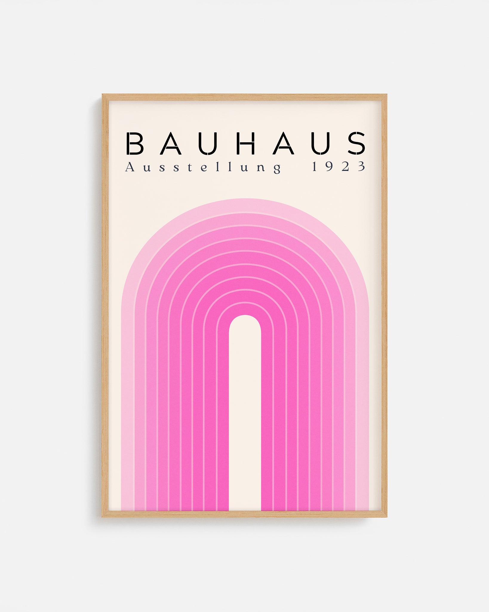 Cuadro Bauhaus con arco rosa en degradé sobre fondo claro