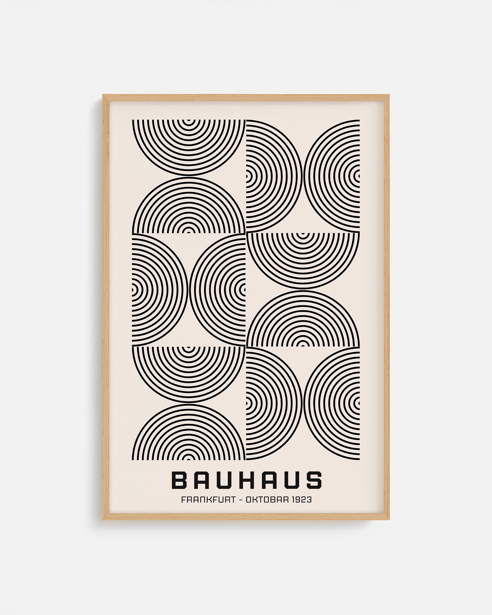 Cuadro Bauhaus con semicírculos concéntricos en blanco y negro
