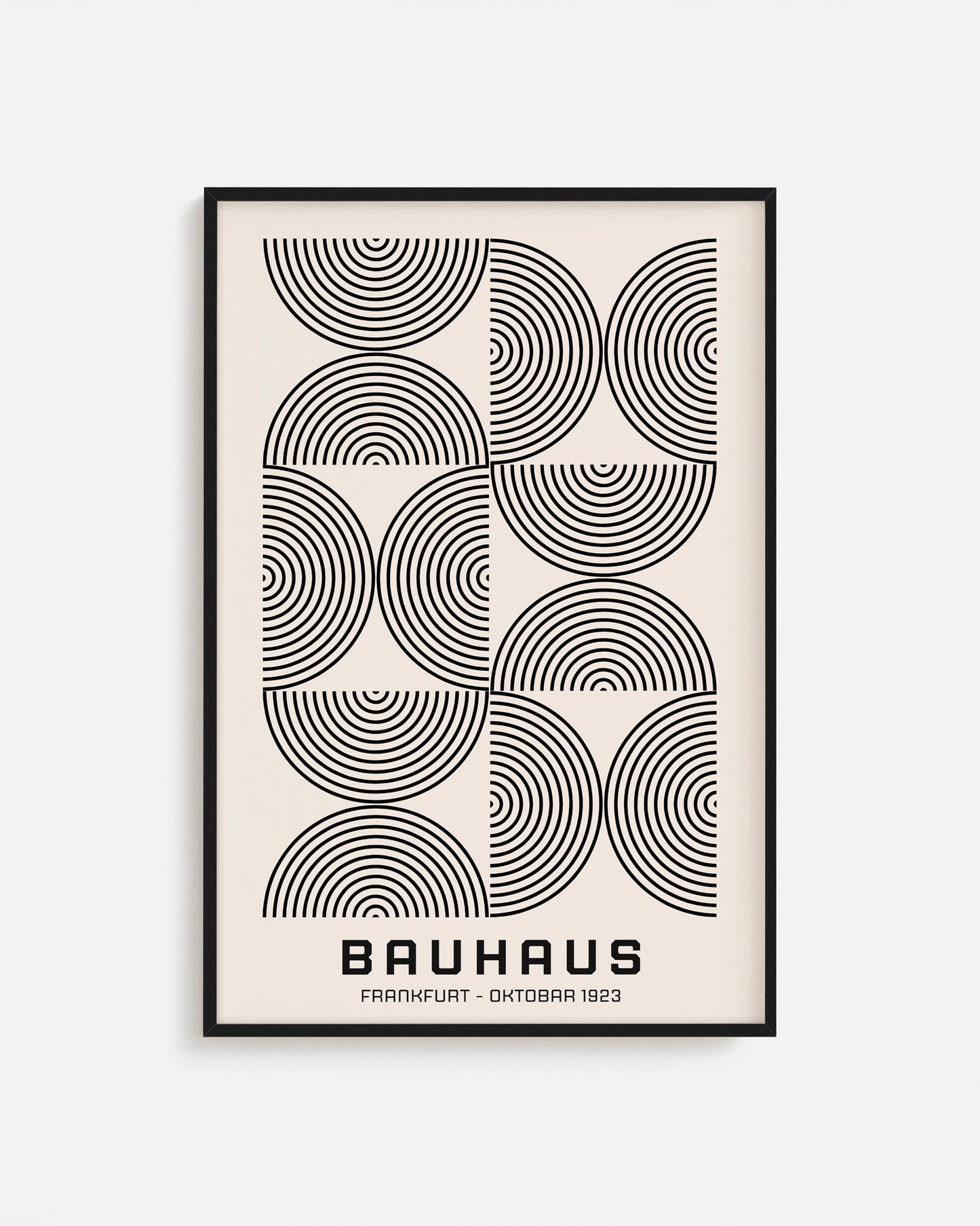 Cuadro Bauhaus con semicírculos concéntricos en blanco y negro
