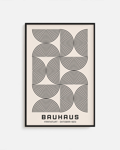 Cuadro Bauhaus con semicírculos concéntricos en blanco y negro
