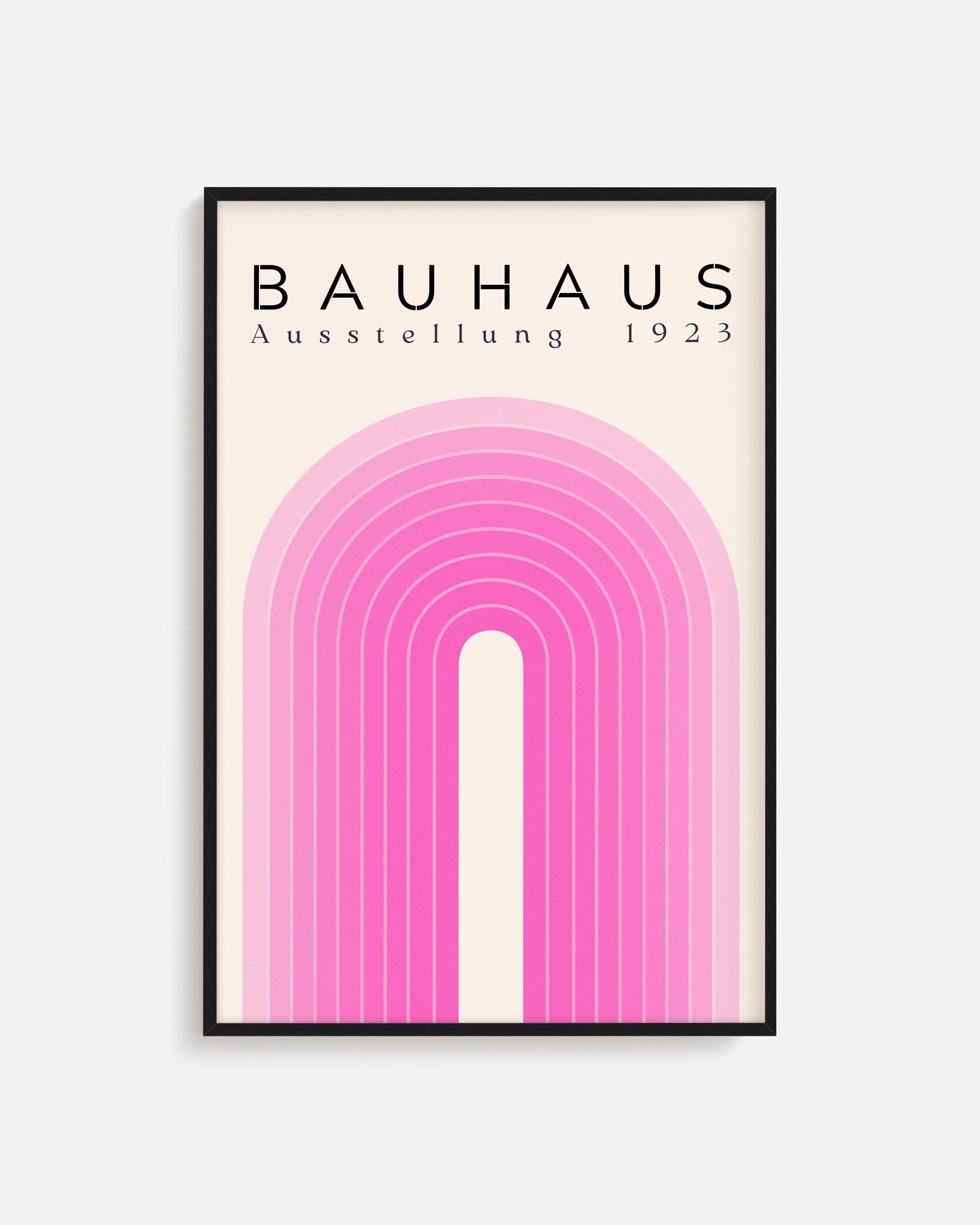 Cuadro Bauhaus con arco rosa en degradé sobre fondo claro