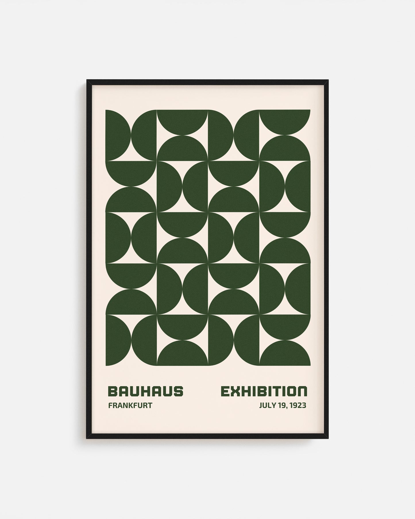 Cuadro Bauhaus con semicírculos concéntricos en blanco y negro
