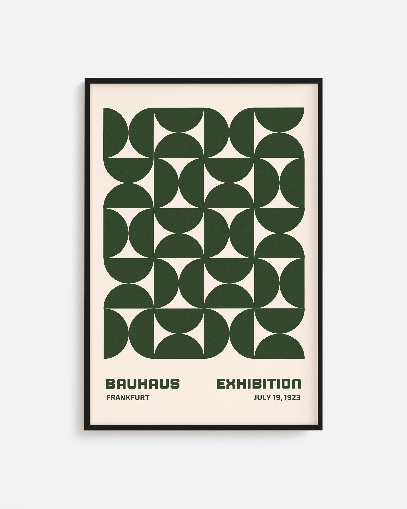 Cuadro Bauhaus con semicírculos concéntricos en blanco y negro
