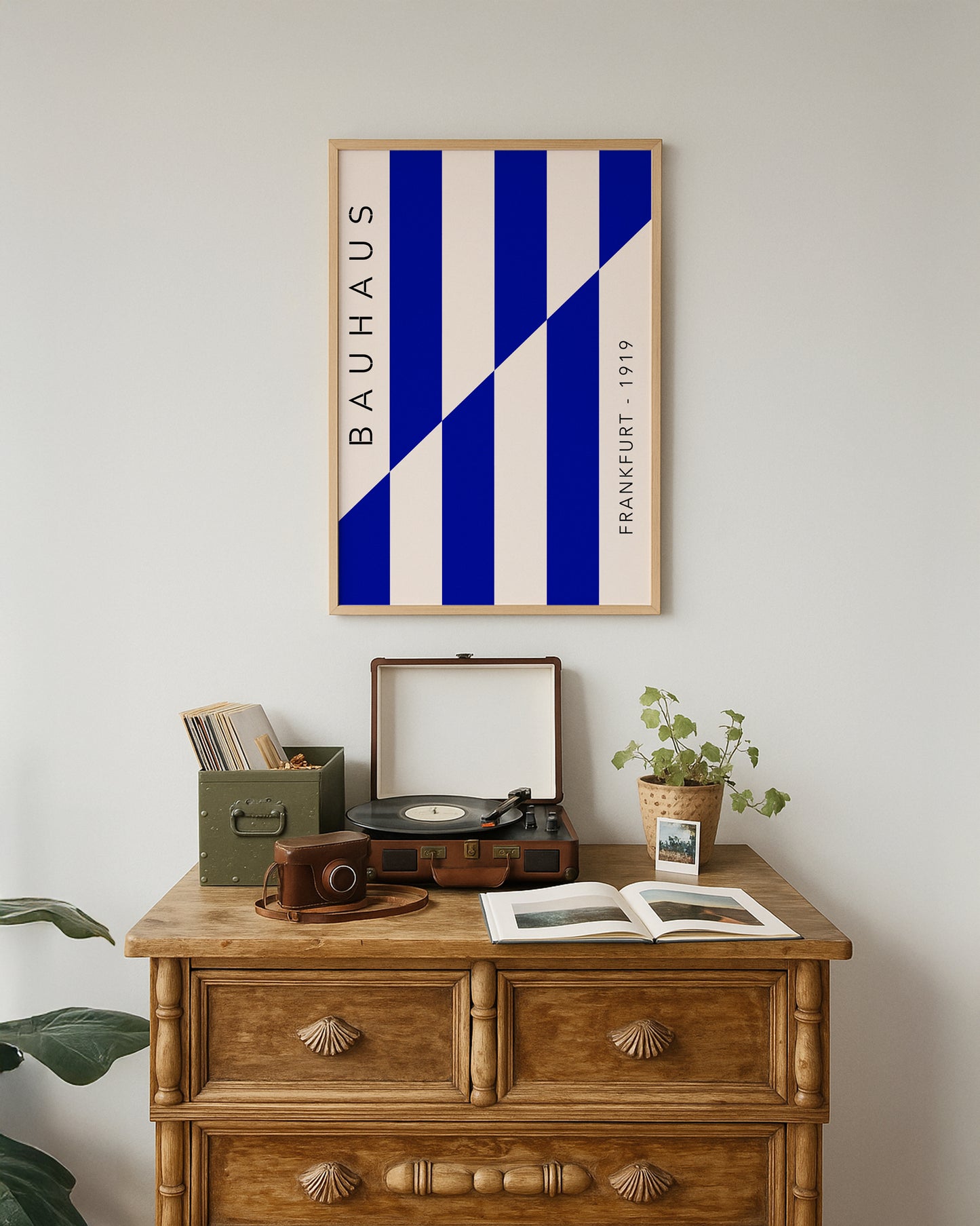 Cuadro Bauhaus con rayas azul cobalto y corte diagonal