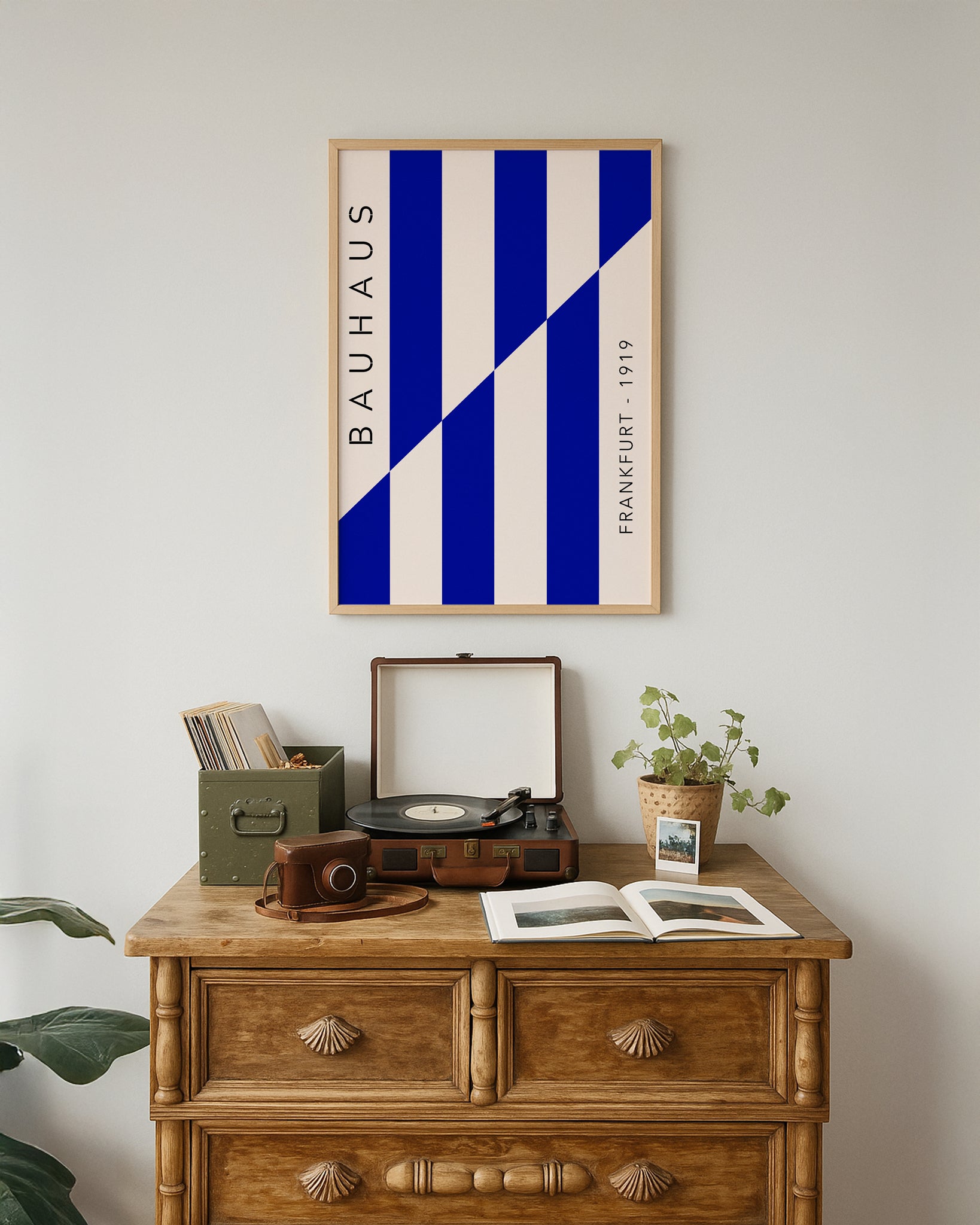 Cuadro Bauhaus con rayas azul cobalto y corte diagonal