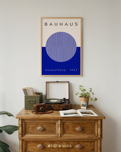 Cuadro Bauhaus con círculos concéntricos en tonos azules